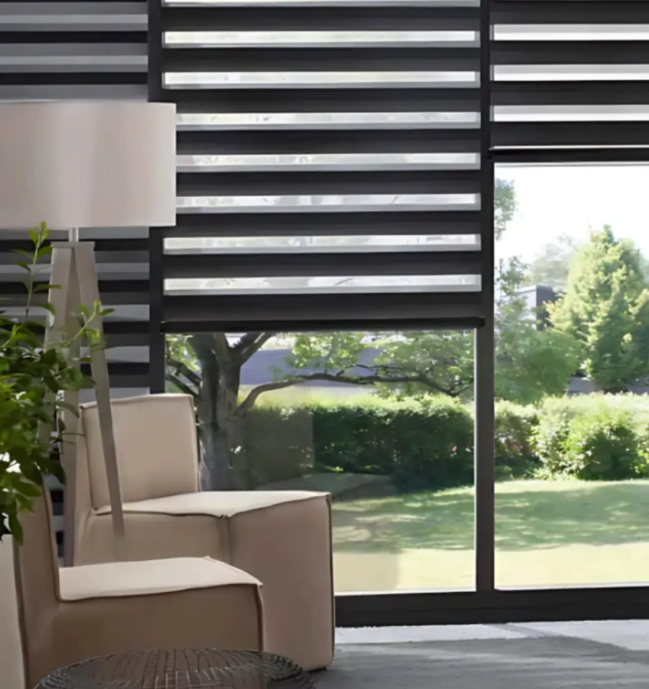 Made-to-measure day and night blinds